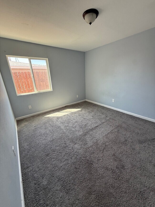 Building Photo - 1434 Mesa Dr