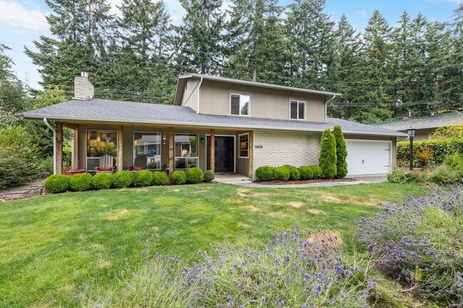 Primary Photo - University Place 4 Bed/3 Bath
