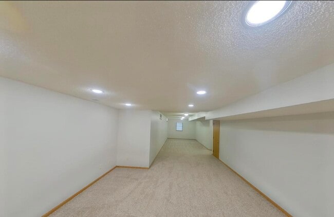 Building Photo - Move In Ready.