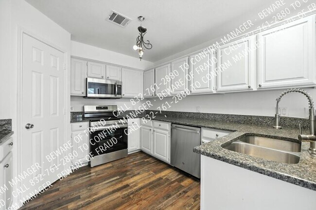 Building Photo - 473 Leisure Ln