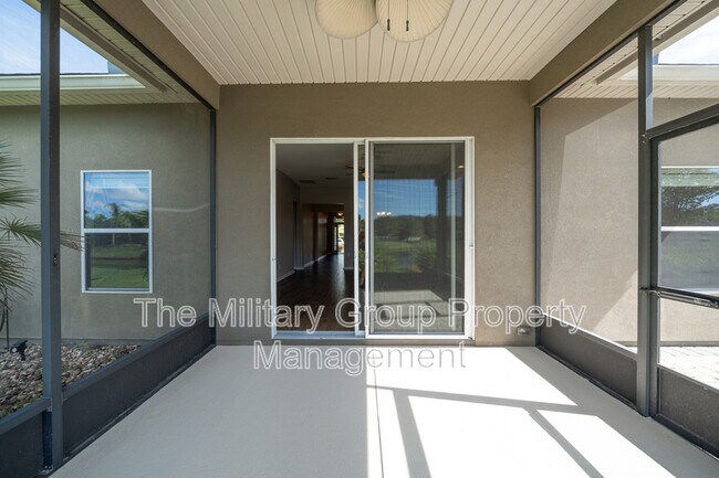 Building Photo - 374 Porta Rosa Circle