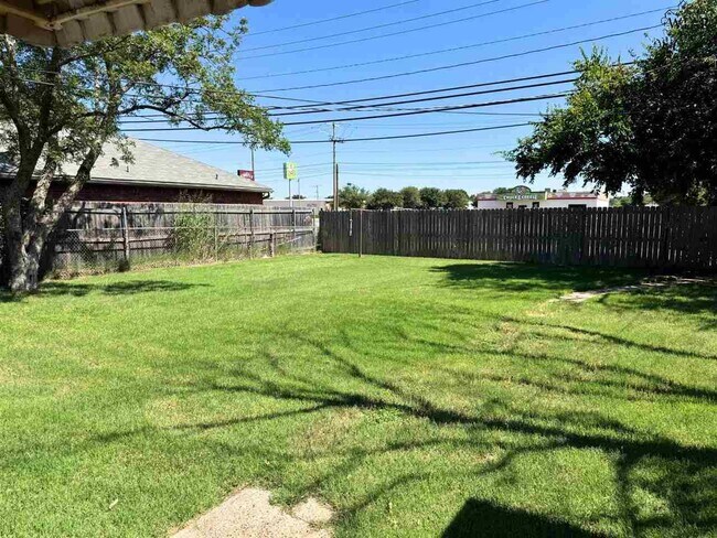 Building Photo - 2949 Cunningham Dr