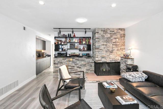 Building Photo - 6073 Avenida Chamnez
