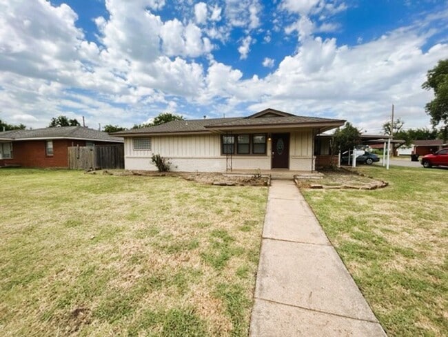 Building Photo - 107 NE 6th St