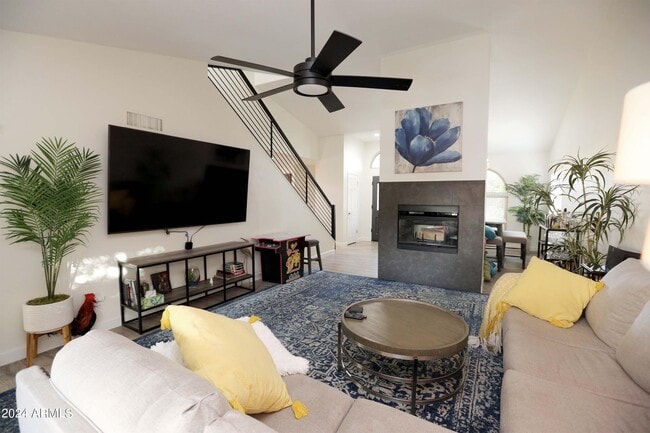 Building Photo - 11271 E Poinsettia Dr