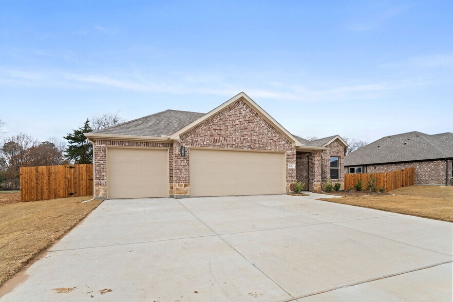 Building Photo - 612 Kyle Dr