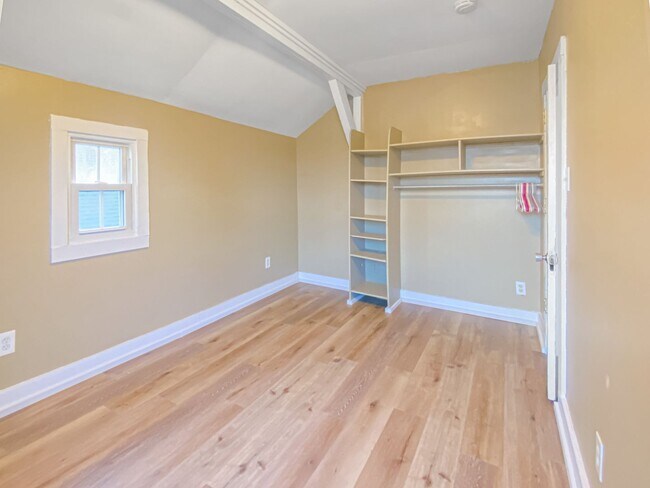 Building Photo - 209 Seward Ave NW