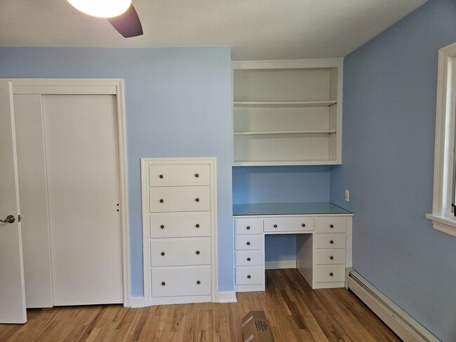 Building Photo - 3 Bedroom  Available June 8th  2026