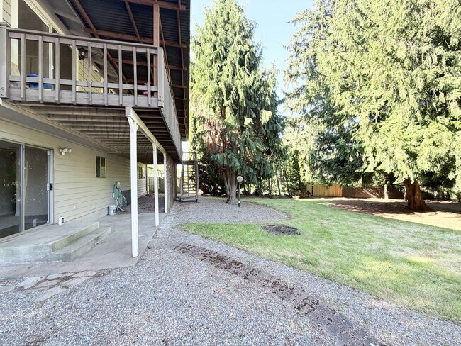 Building Photo - Fully updated 4 bedroom Federal Way home
