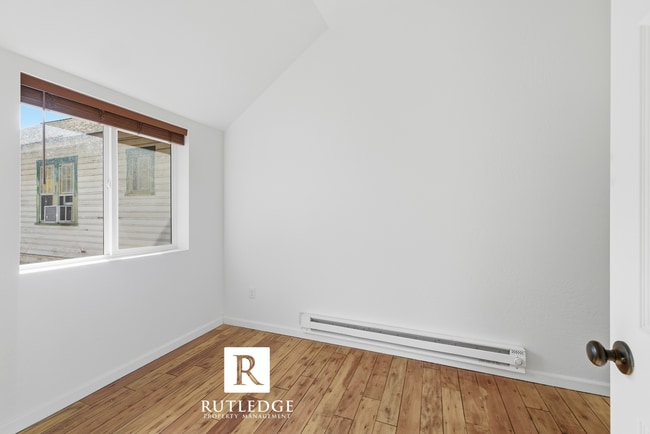 Building Photo - Cozy 2 Bedroom, 1 Bath in the Heart of Medford