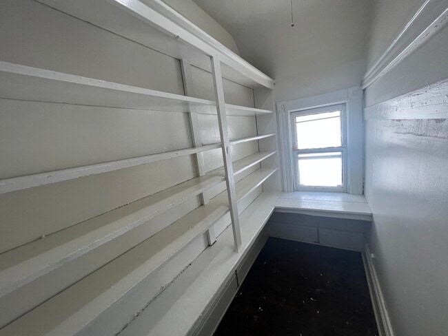 Building Photo - 922 S 74th St