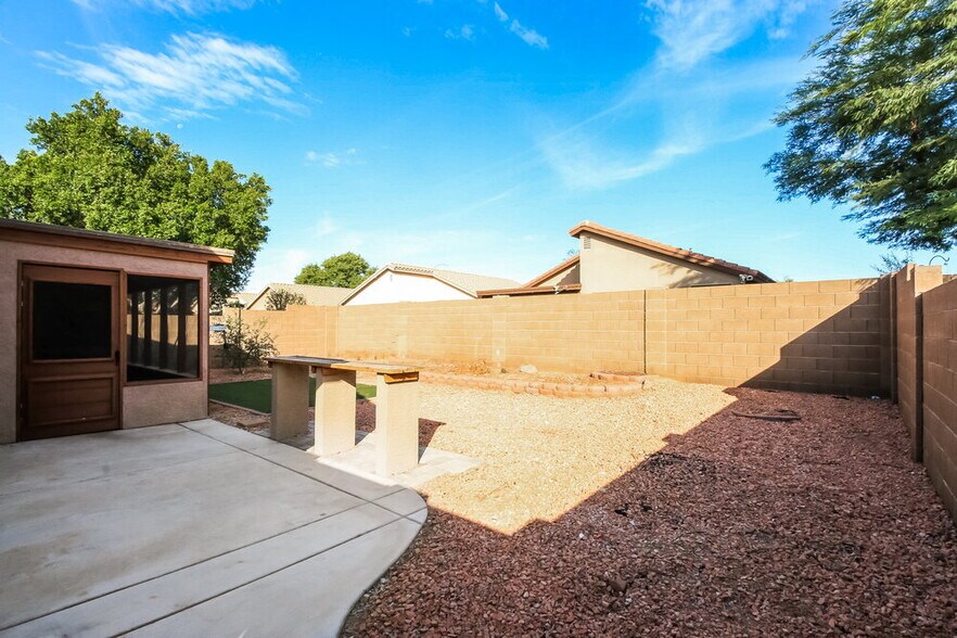 Building Photo - 10940 E Diamond Ave