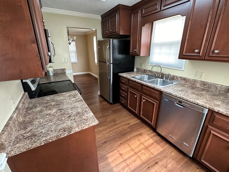 Kitchen - 2017 N Harding St