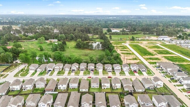 Building Photo - 25927 Chicory Dr