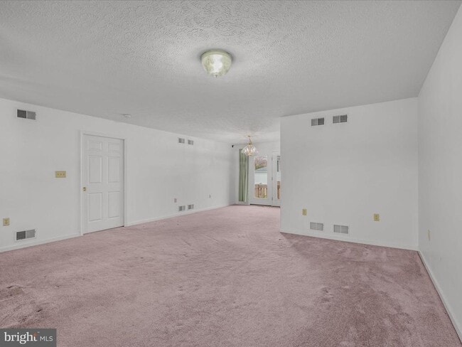 Building Photo - 73 Garden Dr