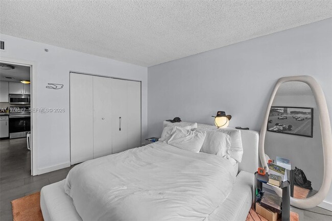 Building Photo - 650 West Ave