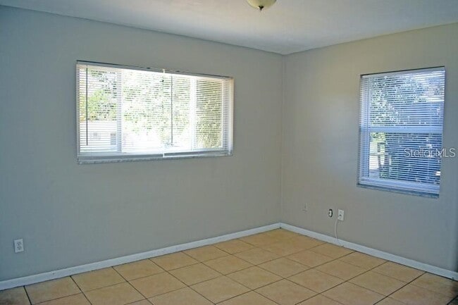 Building Photo - 1002 Cobblestone Dr