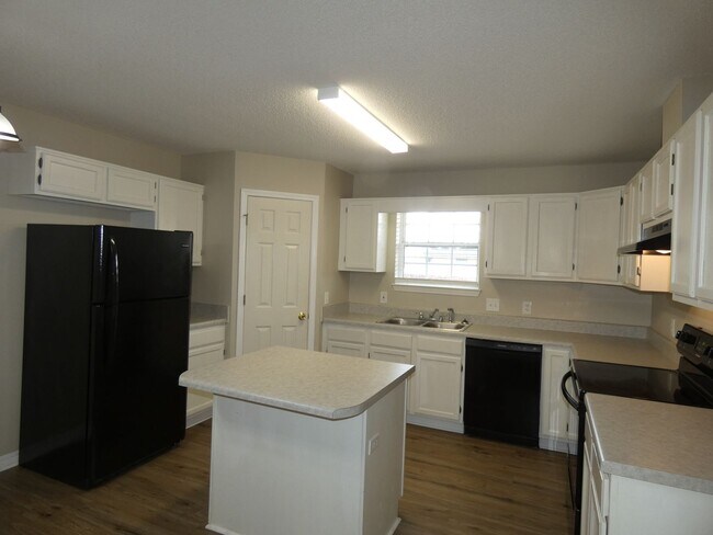 Building Photo - Spacious 3-Bedroom Home - Half Acre Lot
