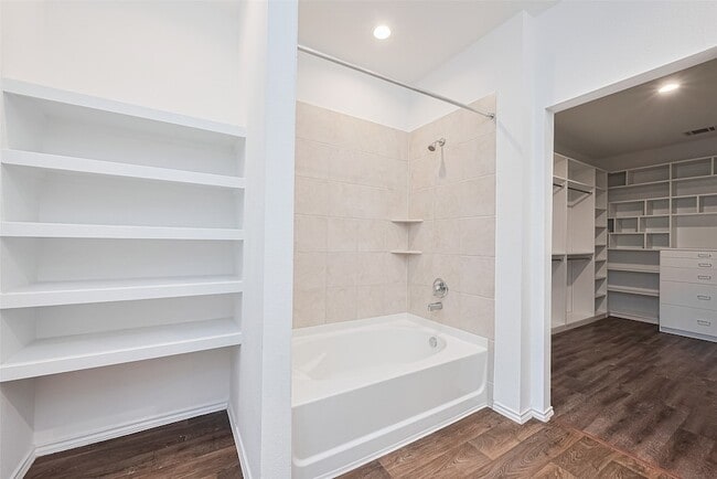 Building Photo - 12518 Pelican Bay Dr