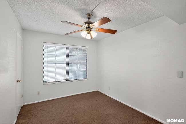 Building Photo - 1905 E University Dr