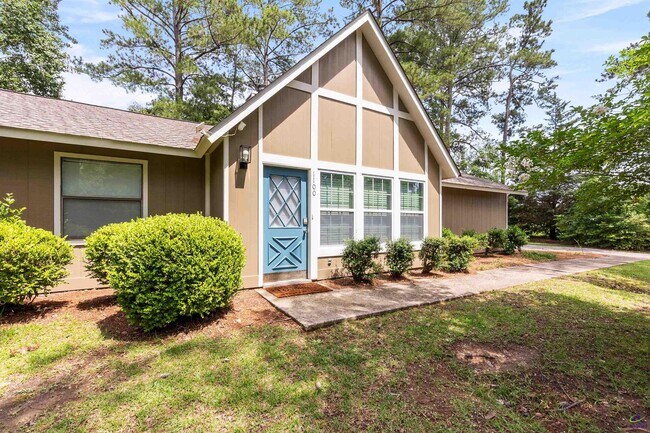 Building Photo - 1100 Kenwood Dr