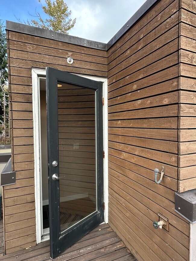 Building Photo - Beacon Hill Townhouse