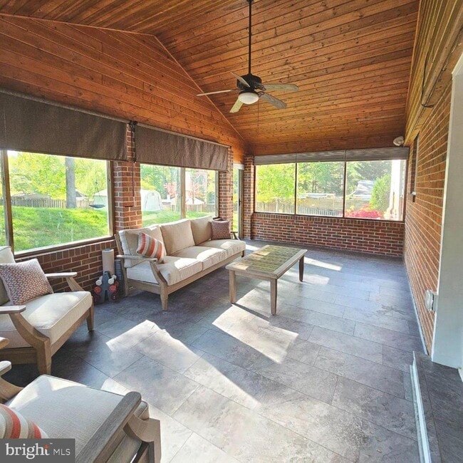 Building Photo - 7433 Grace St