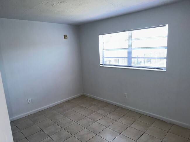 Building Photo - 1B1B FOR RENT NOW ONLY $1595