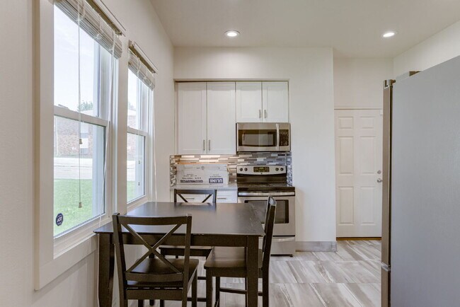 Building Photo - Blackstone Duplex