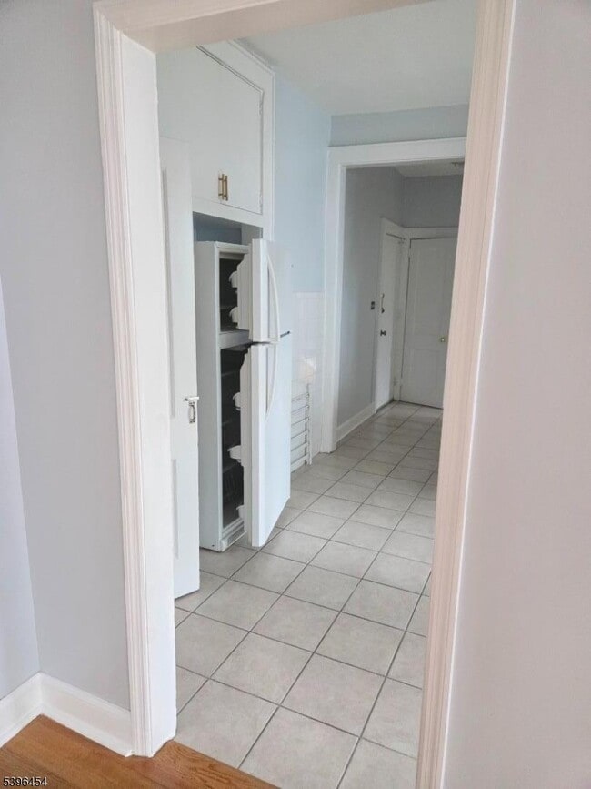 Building Photo - 292 Leslie St