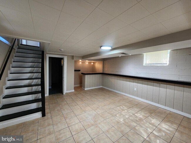 Building Photo - 1925 Ewald Ave