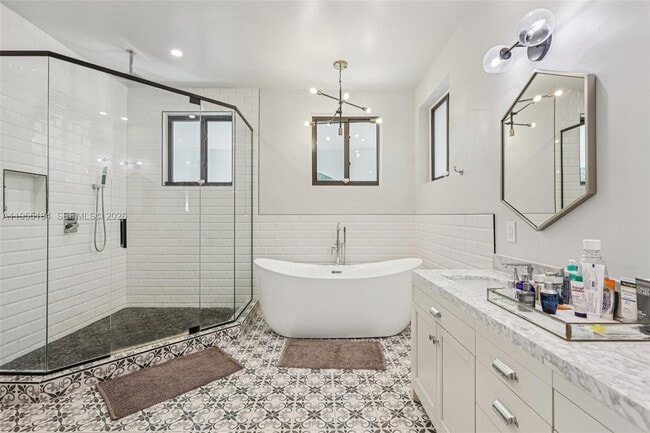 Building Photo - 34 SW 22nd Rd