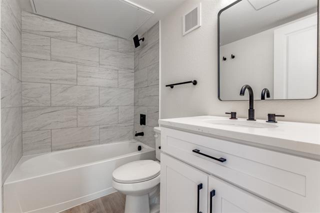 Building Photo - 5917 Gaston Ave