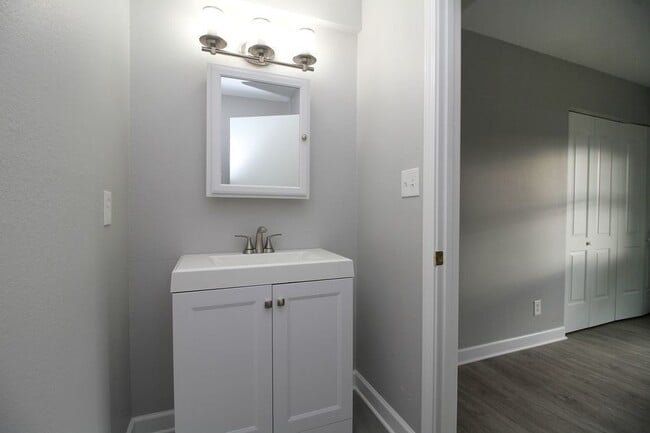 Building Photo - 1409 E Chicago St