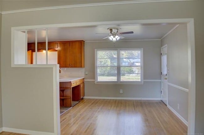 Building Photo - Charming Midtown Bungalow!