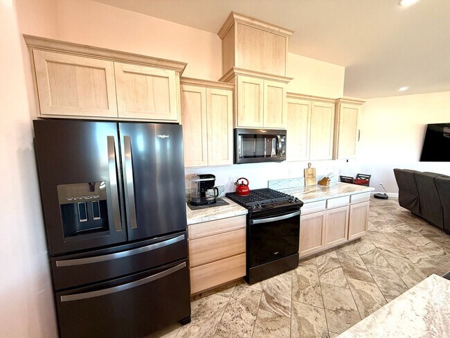 Building Photo - *Unfurnished- Stunning 2-Bedroom, 2.5-Bath...