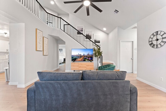 Building Photo - 313 Sweet Leaf Ln