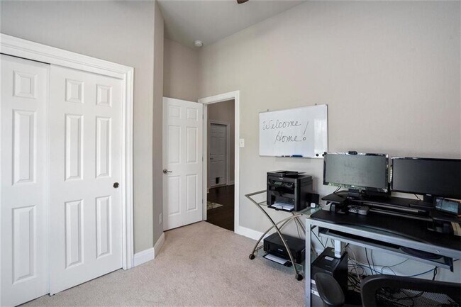 Building Photo - 1805 Morts Pl