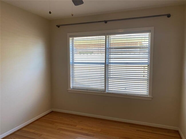 Building Photo - CUTE 3 BEDROOM, 2 BATHROOM HOME IN FISH VI...