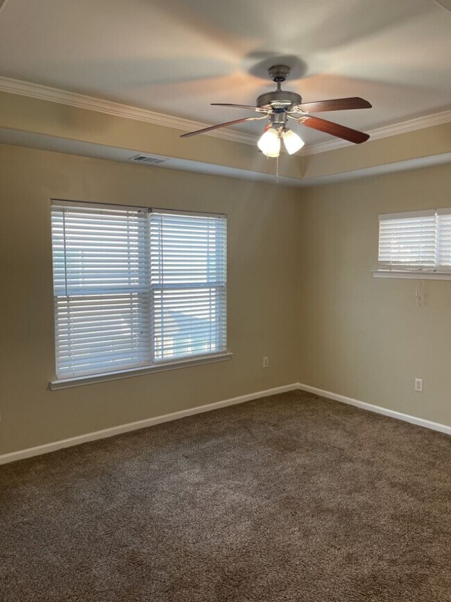 Building Photo - 105 Summer Hill Way