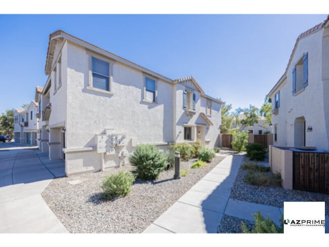 Building Photo - Welcome to this Stylish and Updated 3/2.5 ...