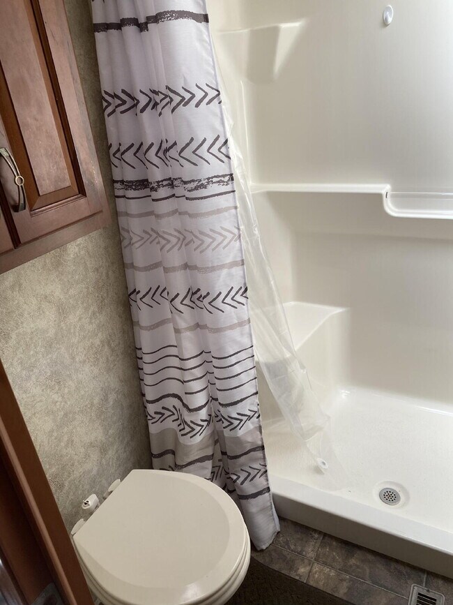 Building Photo - Cozy Retreat in St. Cloud: Your Next Seren...