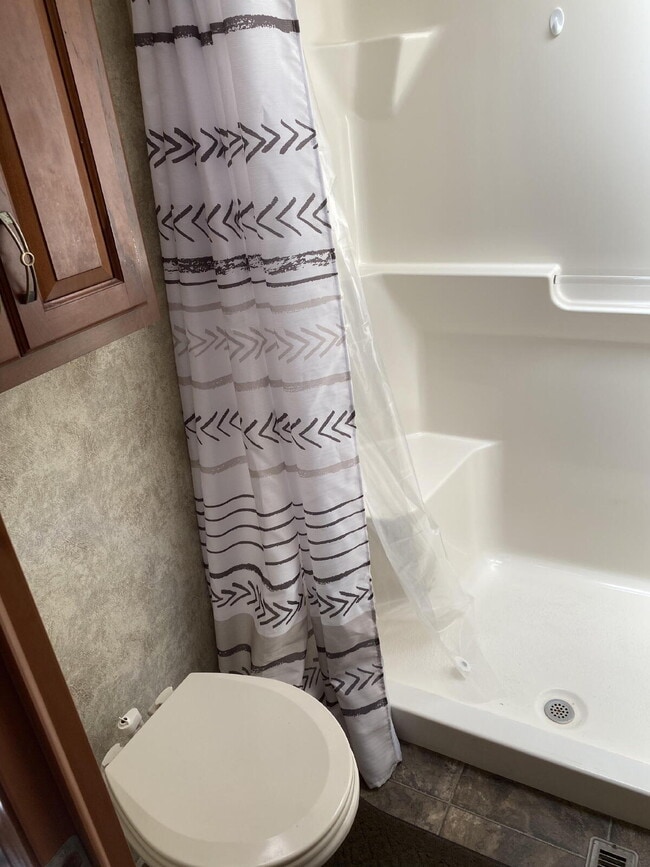 Building Photo - Cozy Retreat in St. Cloud: Your Next Serene Getaway Awaits!