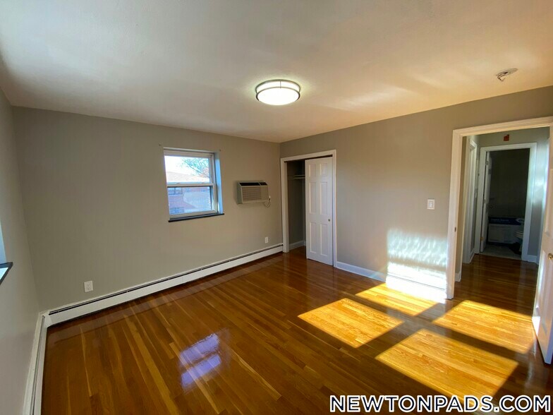 Building Photo - 288 Grove St
