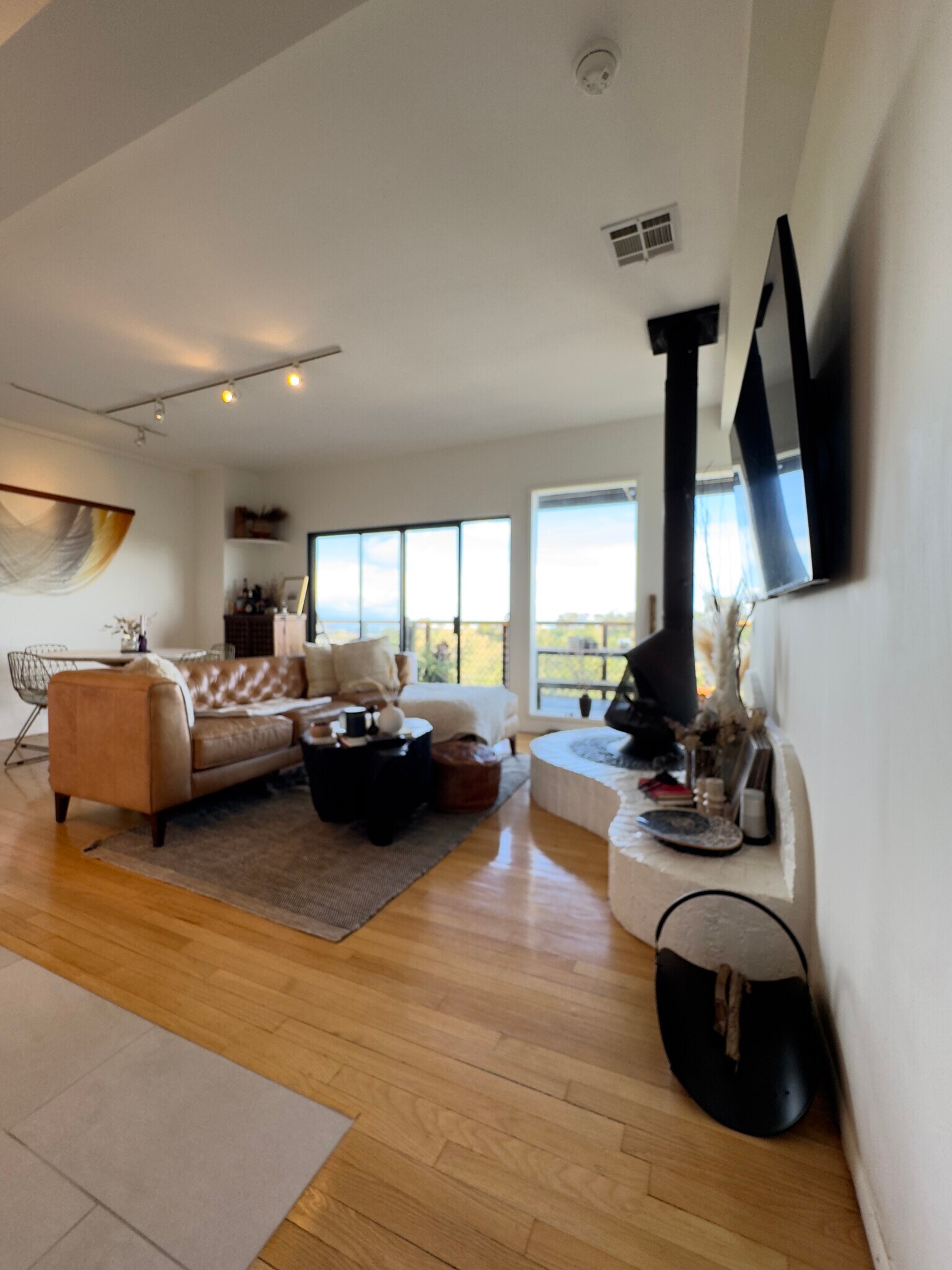Building Photo - 8968 Crescent Dr