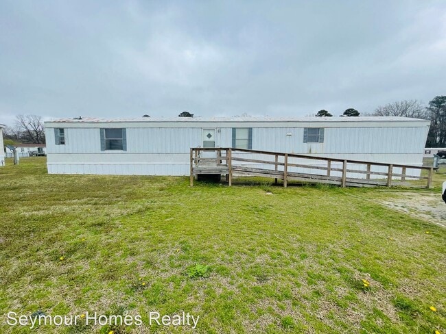 Primary Photo - 3 br, 2 bath House - 104 Clawson Drive