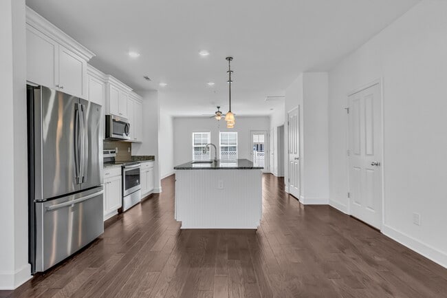 Building Photo - 253 Mary Ann Cir