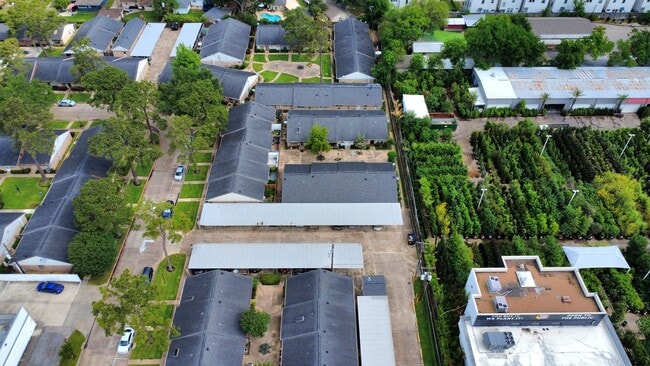 Building Photo - 44 W Tri Oaks Ln