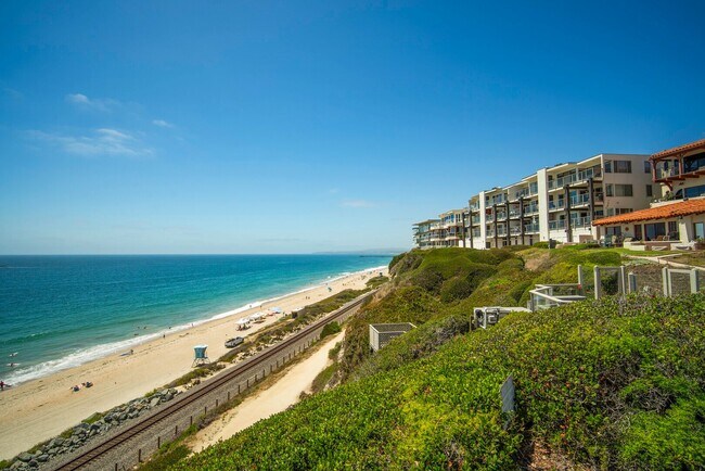 Building Photo - Dream home Located on the Bluff of Southwe...