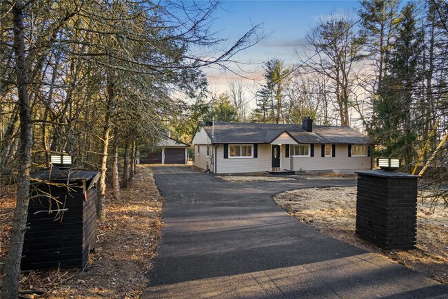 Building Photo - 533 White Rd